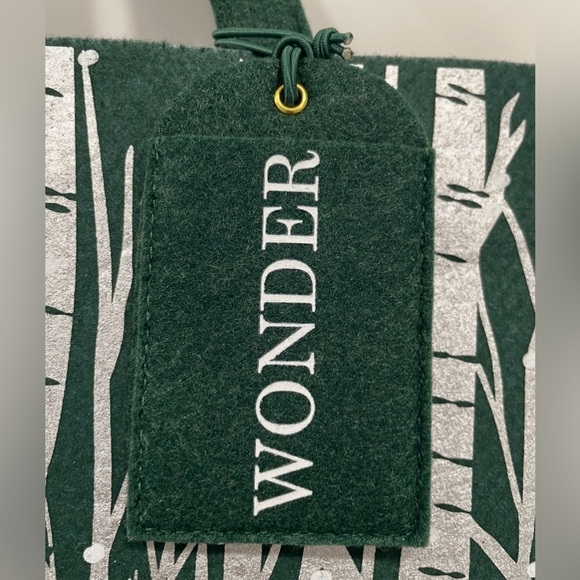 NWOT Wool Easy tote Forest green and silver
Aspens in the snow
PERFECT NEW - Picture 3 of 6